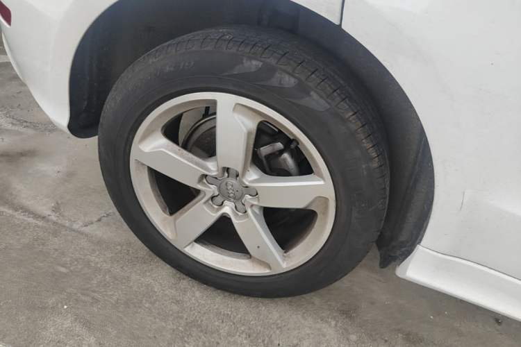 Used Audi Q5 2017 Plus 40 TFSI Ambition Model Right Rear Wheel Hub
