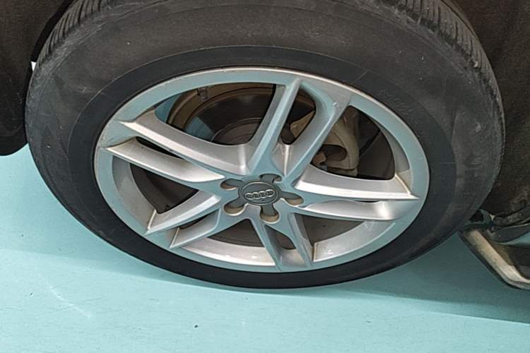 Used Audi Q5 2017 Plus 40 TFSI Technology Model Right Rear Wheel Hub