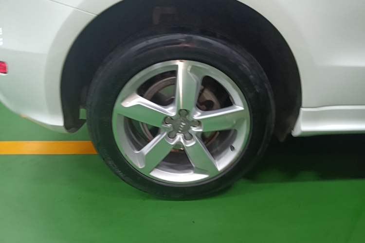 Used Audi Q5 2017 Plus 40 TFSI Ambition Model Right Rear Wheel Hub