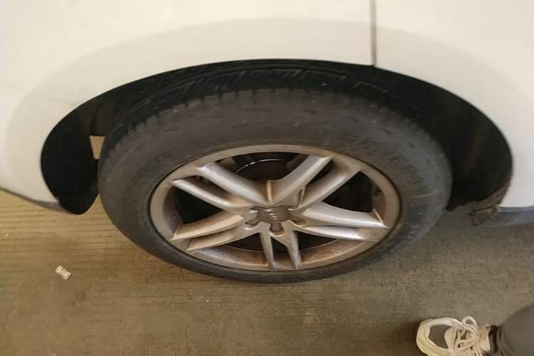 Used Audi Q5 2017 40 TFSI Comfort Model Right Rear Wheel Hub