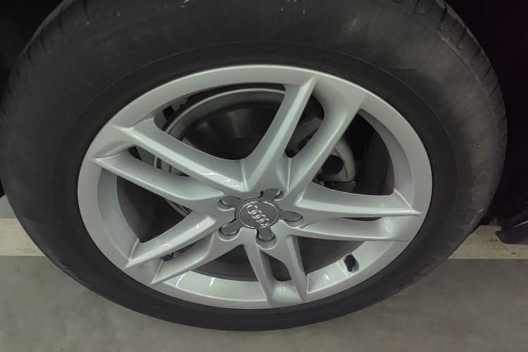 Used Audi Q5 2017 Plus 40 TFSI Technology Model Right Rear Wheel Hub