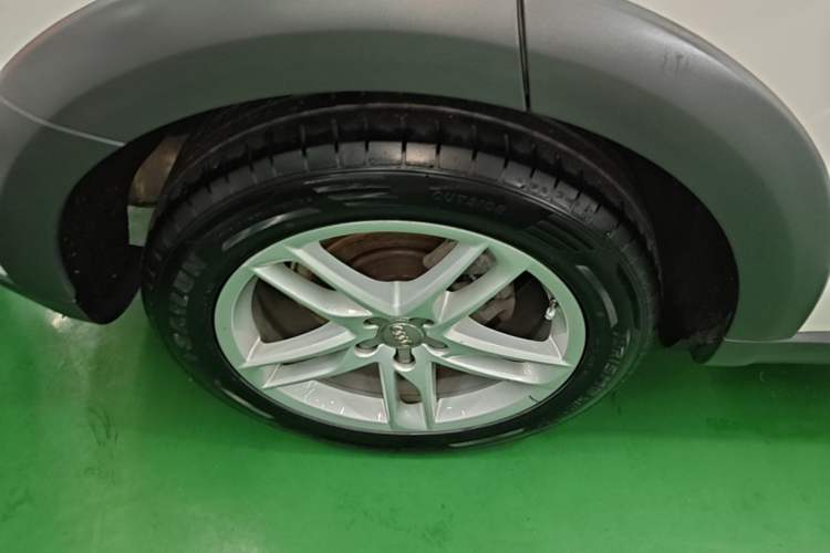 Used Audi Q5 2017 Plus 40 TFSI Technology Model Right Rear Wheel Hub