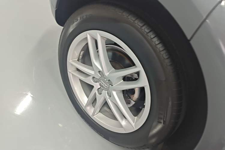Used Audi Q5 2017 Plus 40 TFSI Technology Model Right Rear Wheel Hub