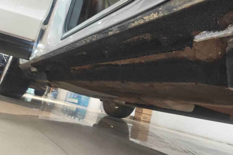 Used Audi Q5 2017 40 TFSI Technology Edition Right Side Sill