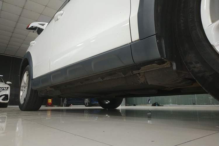 Used Audi Q5 2017 Plus 40 TFSI Technology Model Right Side Sill