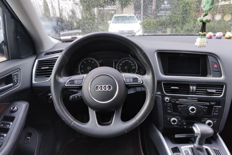 Used Audi Q5 2017 Plus 40 TFSI Technology Model Steering Wheel