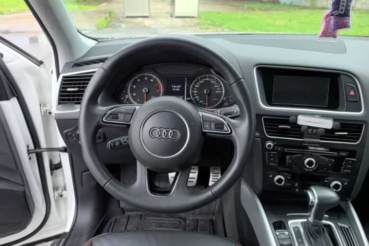 Used Audi Q5 2017 Plus 40 TFSI Technology Model Steering Wheel