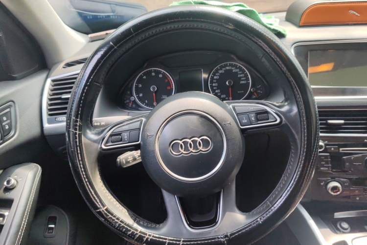 Used Audi Q5 2017 Plus 40 TFSI Technology Model Steering Wheel