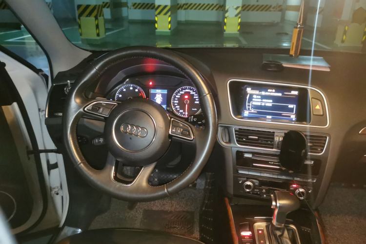 Used Audi Q5 2017 Plus 40 TFSI Technology Model Steering Wheel