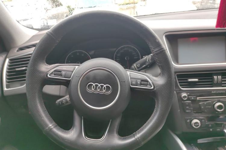 Used Audi Q5 2017 40 TFSI Technology Edition Steering Wheel