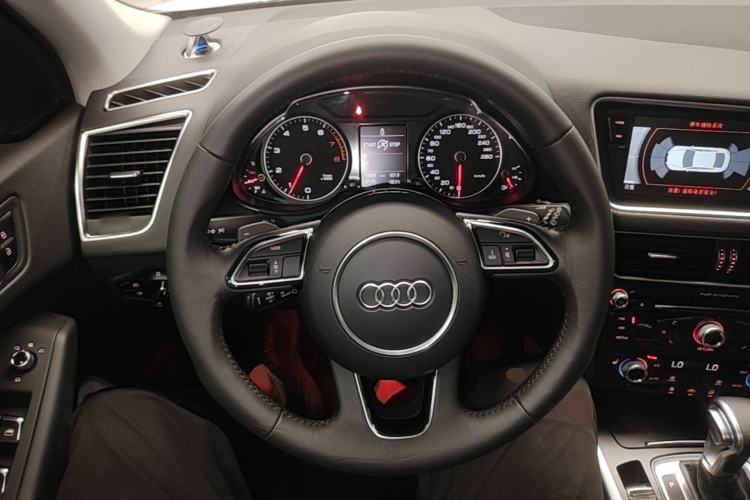 Used Audi Q5 2017 40 TFSI Technology Edition Steering Wheel