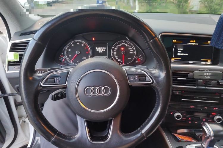 Used Audi Q5 2017 40 TFSI Comfort Model Steering Wheel
