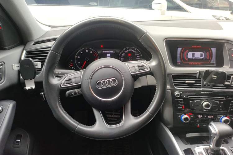 Used Audi Q5 2017 40 TFSI Technology Edition Steering Wheel