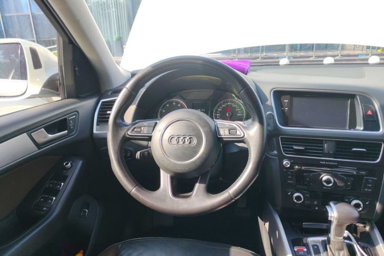 Used Audi Q5 2017 40 TFSI Technology Edition Steering Wheel