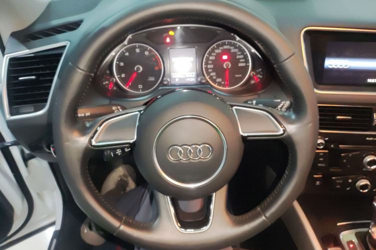 Used Audi Q5 2017 Plus 40 TFSI Ambition Model Steering Wheel