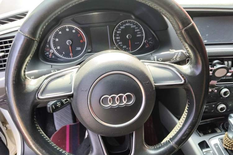 Used Audi Q5 2017 Plus 40 TFSI Ambition Model Steering Wheel
