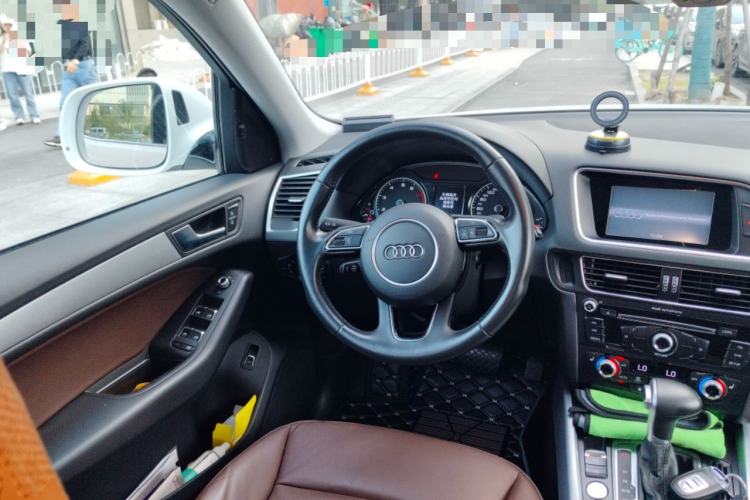 Used Audi Q5 2017 40 TFSI Technology Edition Steering Wheel