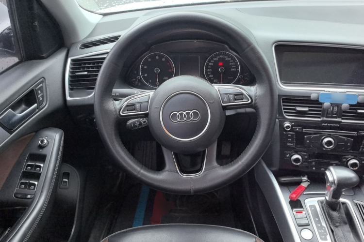 Used Audi Q5 2017 Plus 40 TFSI Technology Model Steering Wheel