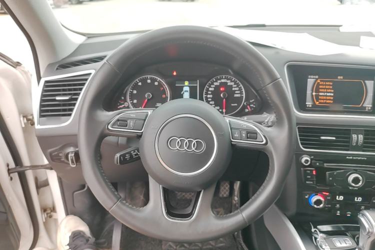 Used Audi Q5 2017 Plus 40 TFSI Technology Model Steering Wheel