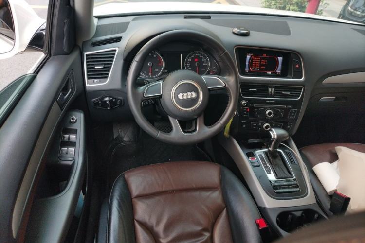 Used Audi Q5 2017 Plus 40 TFSI Ambition Model Steering Wheel