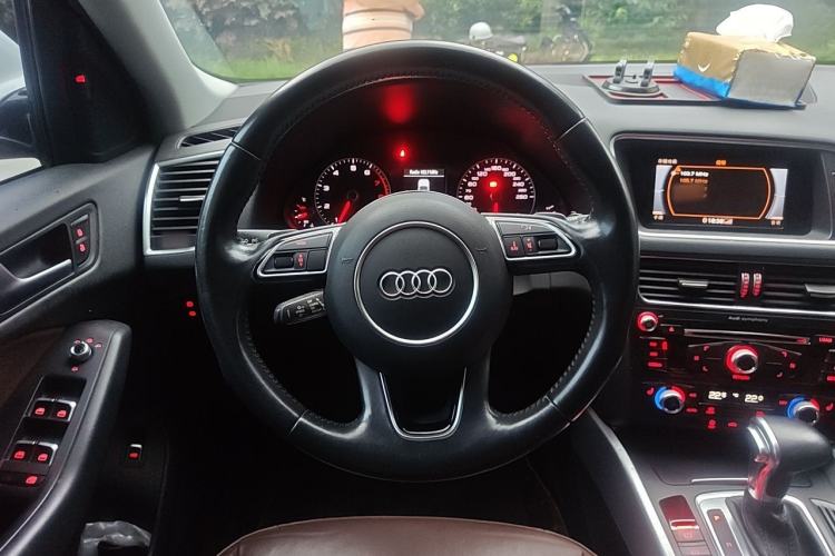 Used Audi Q5 2017 40 TFSI Technology Edition Steering Wheel