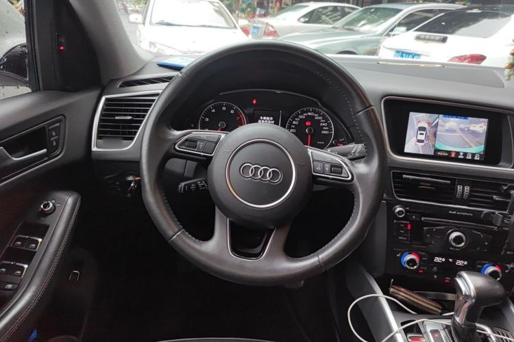 Used Audi Q5 2017 Plus 40 TFSI Technology Model Steering Wheel