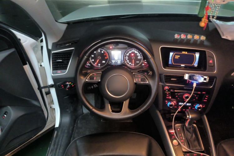 Used Audi Q5 2017 Plus 40 TFSI Technology Model Steering Wheel