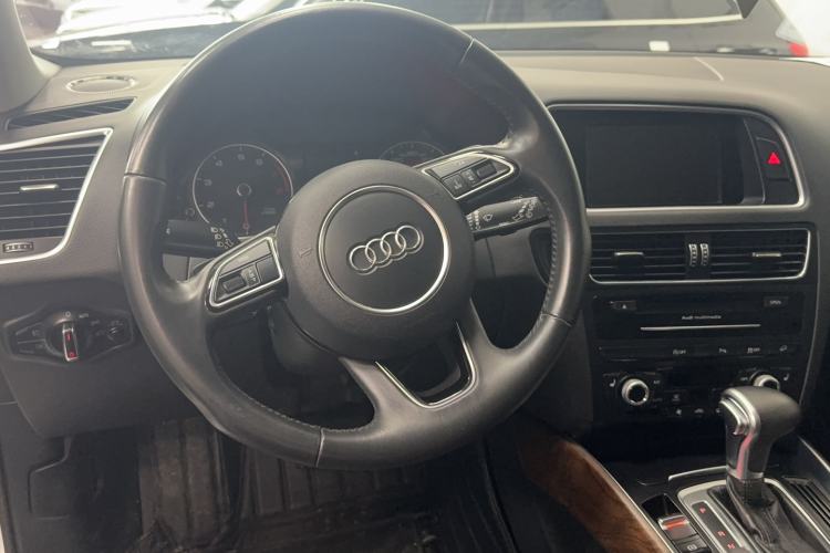 Used Audi Q5 2017 Plus 40 TFSI Comfort Model Steering Wheel