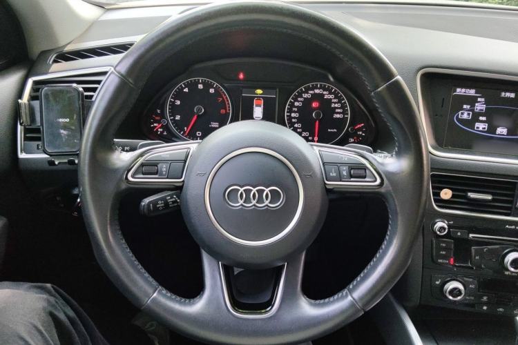 Used Audi Q5 2017 40 TFSI Technology Edition Steering Wheel