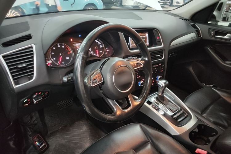 Used Audi Q5 2017 40 TFSI Technology Edition Steering Wheel