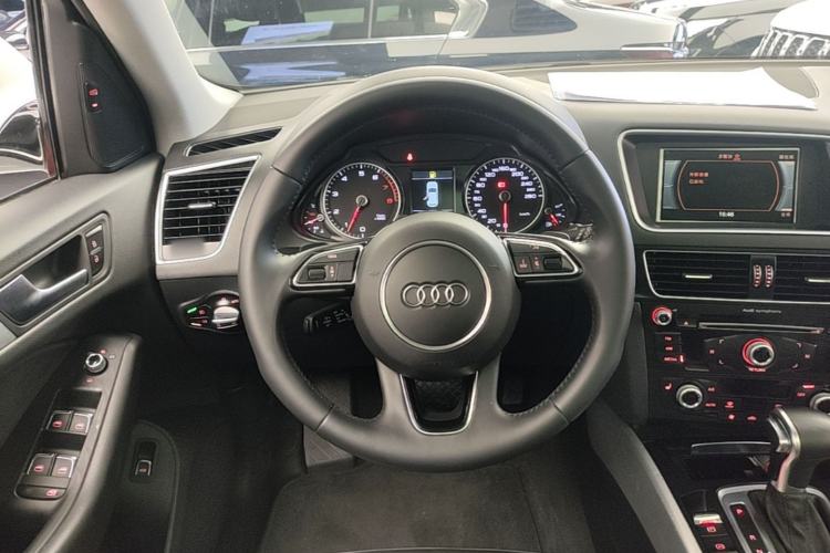 Used Audi Q5 2017 40 TFSI Technology Edition Steering Wheel