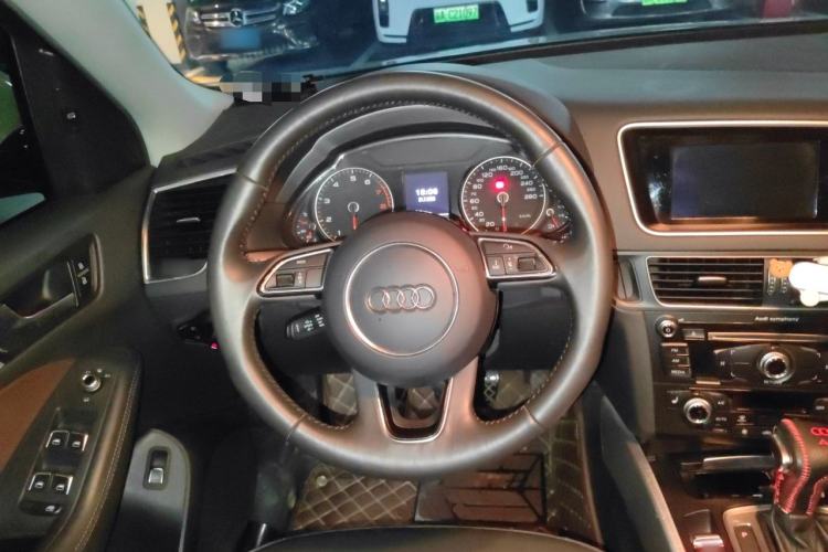Used Audi Q5 2017 Plus 40 TFSI Technology Model Steering Wheel