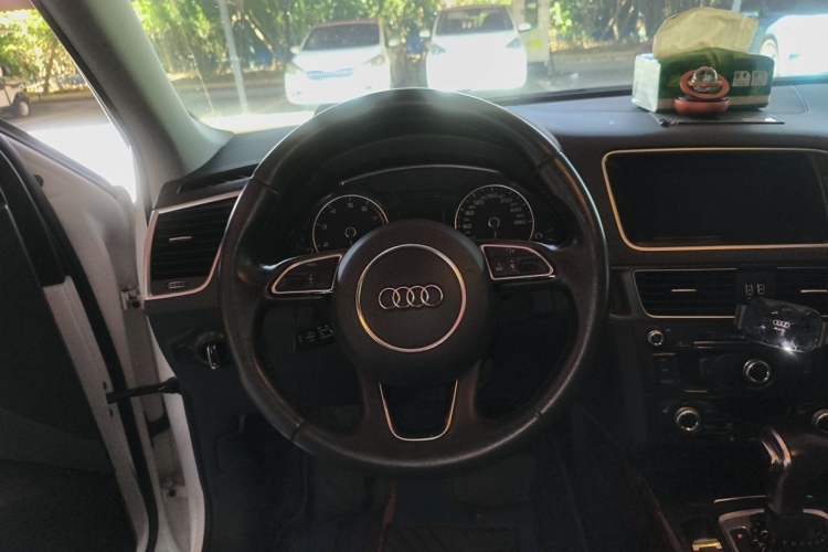 Used Audi Q5 2017 Plus 40 TFSI Technology Model Steering Wheel