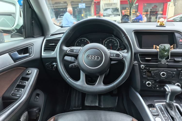 Used Audi Q5 2017 Plus 40 TFSI Technology Model Steering Wheel
