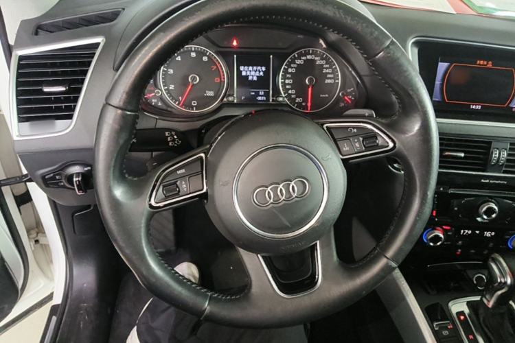 Used Audi Q5 2017 40 TFSI Technology Edition Steering Wheel