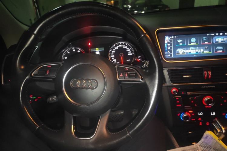 Used Audi Q5 2017 40 TFSI Technology Edition Steering Wheel