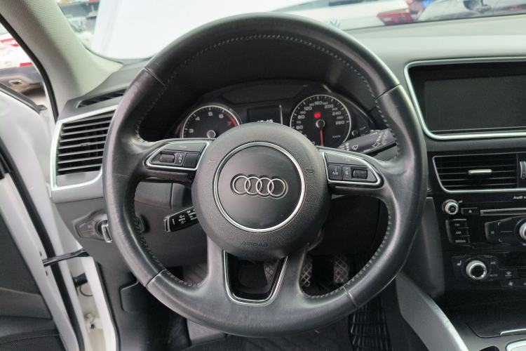 Used Audi Q5 2017 Plus 40 TFSI Technology Model Steering Wheel