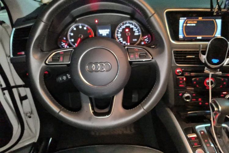 Used Audi Q5 2017 Plus 40 TFSI Technology Model Steering Wheel
