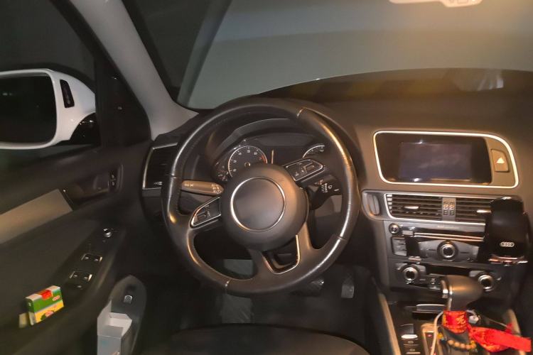 Used Audi Q5 2017 40 TFSI Technology Edition Steering Wheel