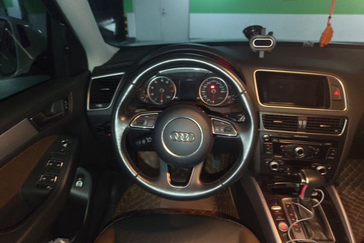 Used Audi Q5 2017 40 TFSI Technology Edition Steering Wheel