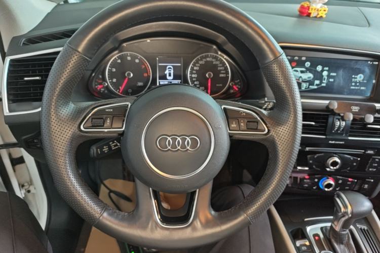 Used Audi Q5 2017 Plus 40 TFSI Technology Model Steering Wheel