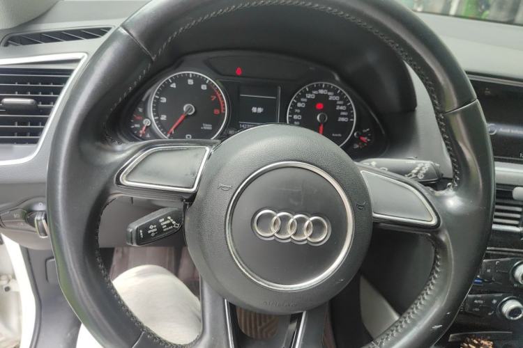 Used Audi Q5 2017 Plus 40 TFSI Ambition Model Steering Wheel
