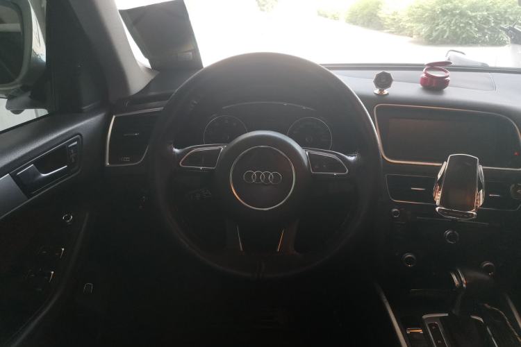 Used Audi Q5 2017 Plus 40 TFSI Technology Model Steering Wheel