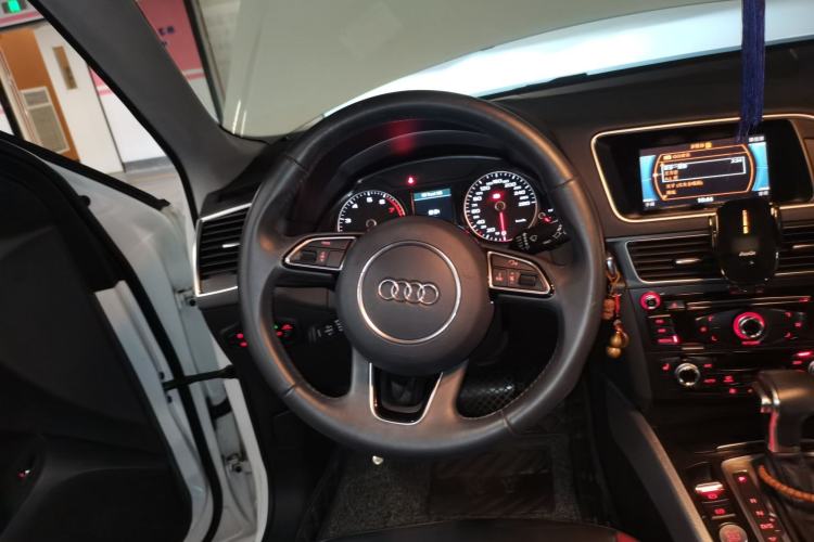 Used Audi Q5 2017 Plus 40 TFSI Technology Model Steering Wheel