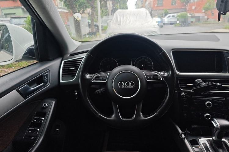Used Audi Q5 2017 40 TFSI Ambition Edition Steering Wheel