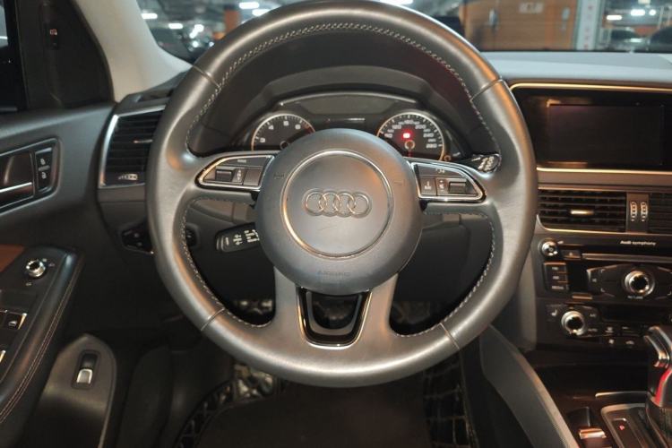 Used Audi Q5 2017 Plus 40 TFSI Technology Model Steering Wheel