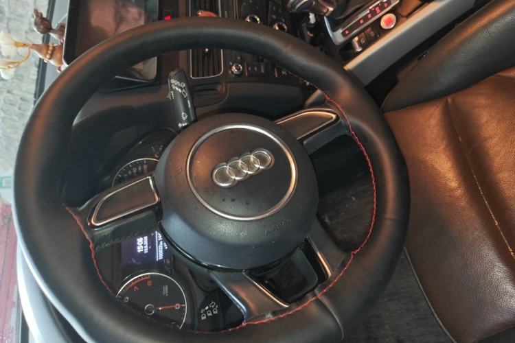 Used Audi Q5 2017 Plus 40 TFSI Ambition Model Steering Wheel