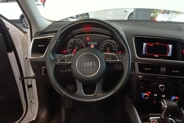 Used Audi Q5 2017 Plus 40 TFSI Technology Model Steering Wheel