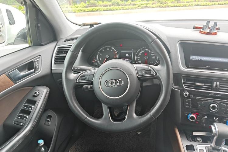 Used Audi Q5 2017 40 TFSI Technology Edition Steering Wheel