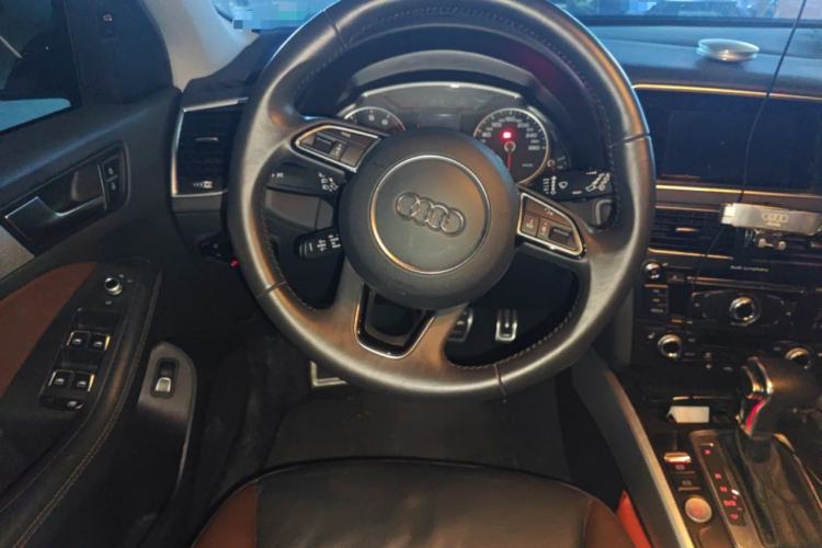 Used Audi Q5 2017 Plus 40 TFSI Technology Model Steering Wheel